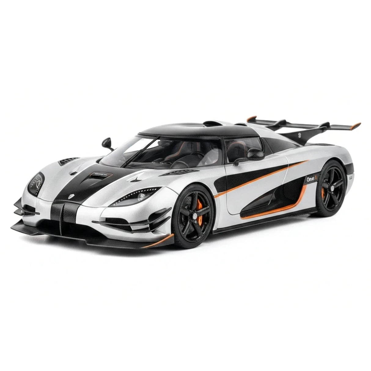 AutoArt Koenigsegg 2014 One1 Silver 1:18 – نموذج معدني قابل للجمع من القالب المصبوب