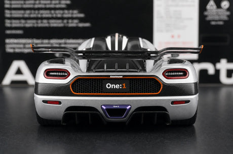 AutoArt Koenigsegg 2014 One1 Silver 1:18 – نموذج معدني قابل للجمع من القالب المصبوب