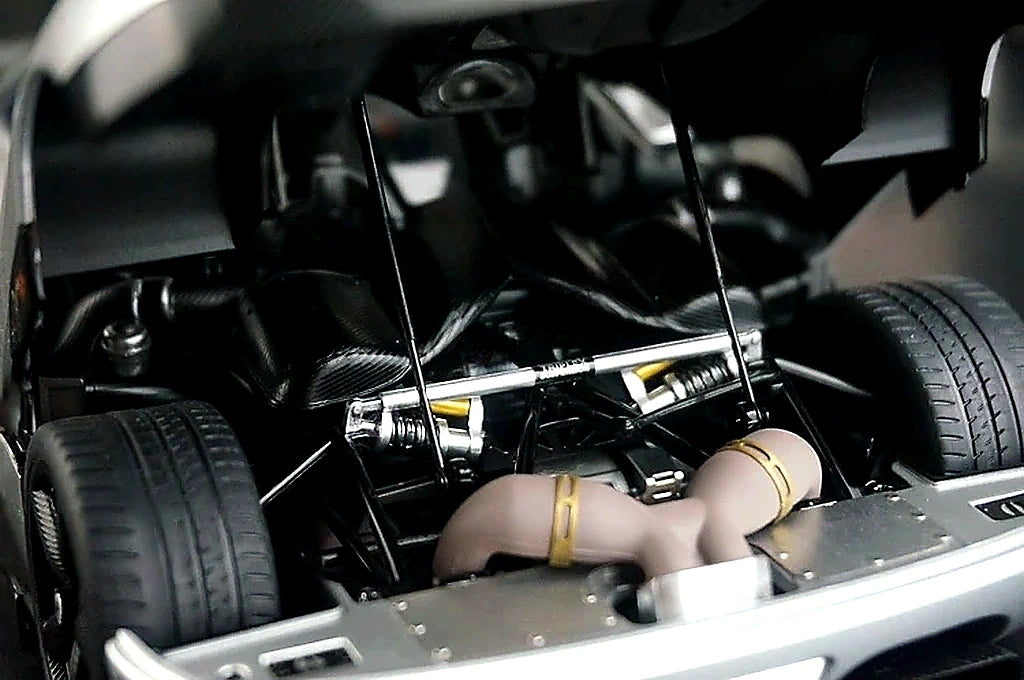 AutoArt Koenigsegg 2015 Agera RS سيلفر 1:18 – نموذج معدني قابل للجمع مصبوب، مصبوب.