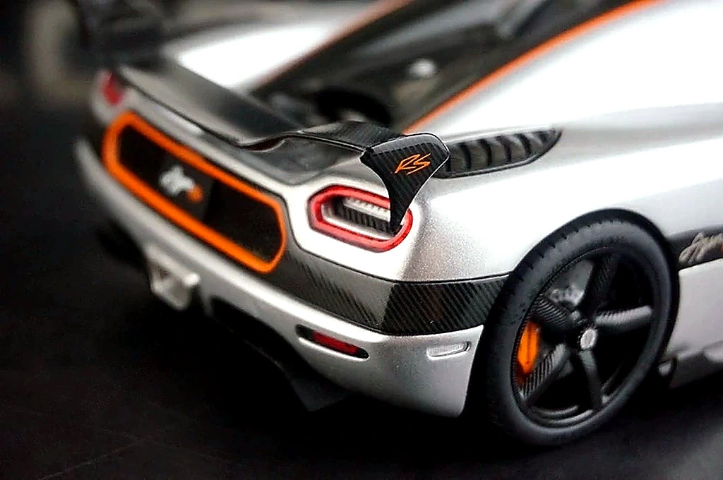 AutoArt Koenigsegg 2015 Agera RS سيلفر 1:18 – نموذج معدني قابل للجمع مصبوب، مصبوب.