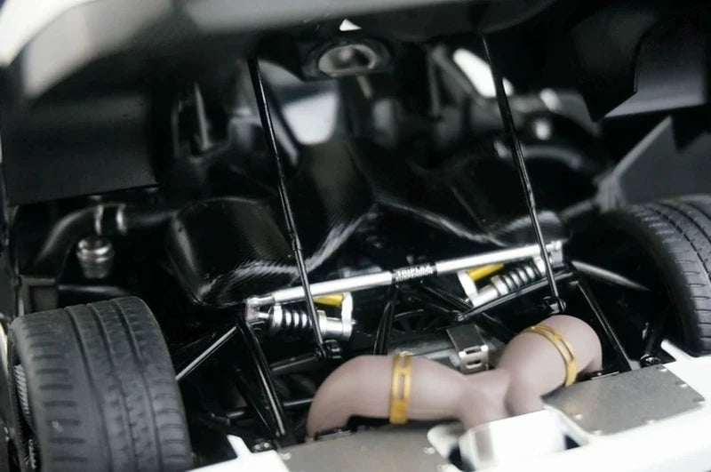 AutoArt Koenigsegg 2015 Agera RS وايت 1:18 – نموذج معدني قابل للجمع من القالب المصبوب