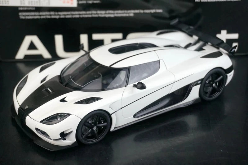 AutoArt Koenigsegg 2015 Agera RS وايت 1:18 – نموذج معدني قابل للجمع من القالب المصبوب