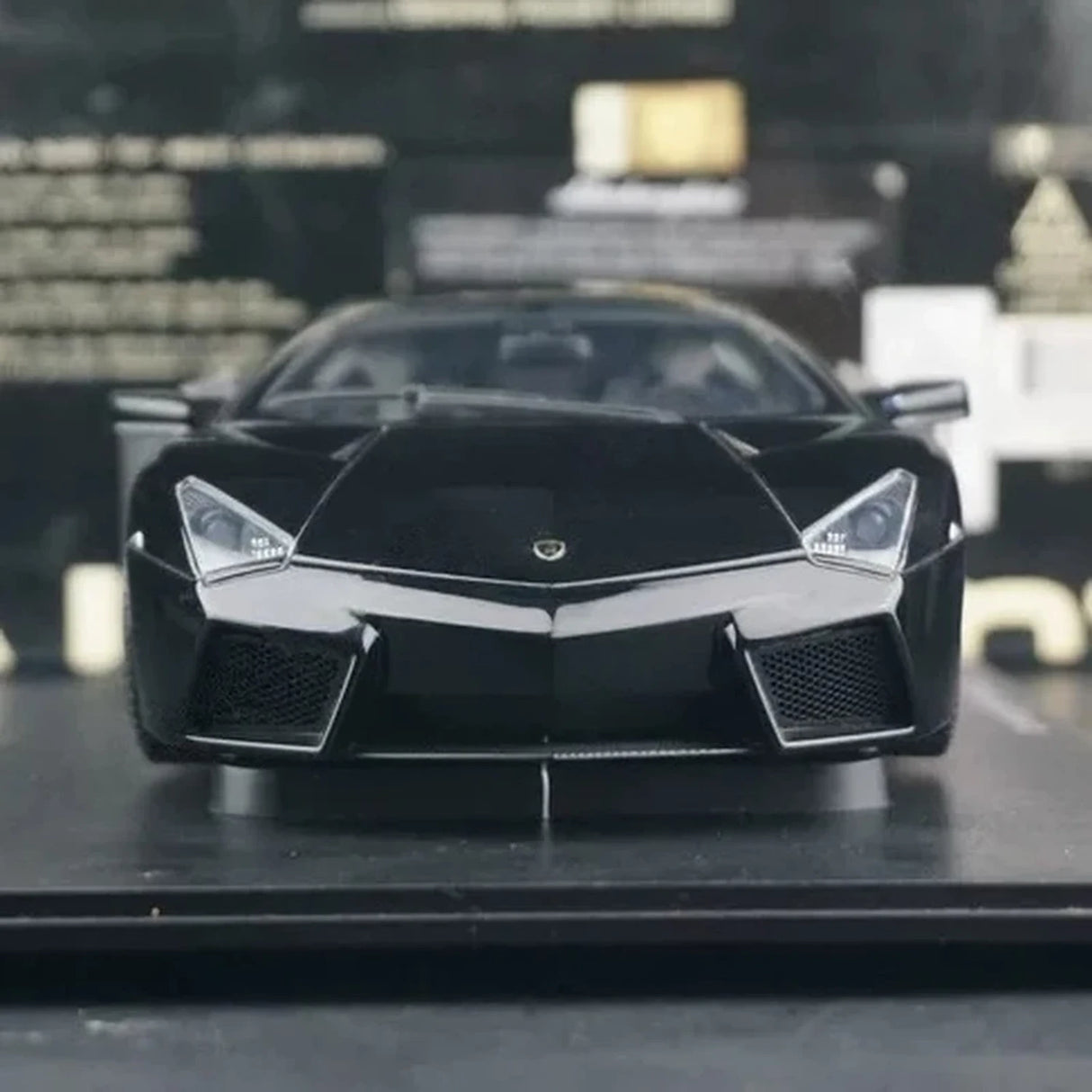 AutoArt Lamborghini 2007 ريفينتون بلاك 1:18 – نموذج معدني قابل للجمع من القالب المصبوب