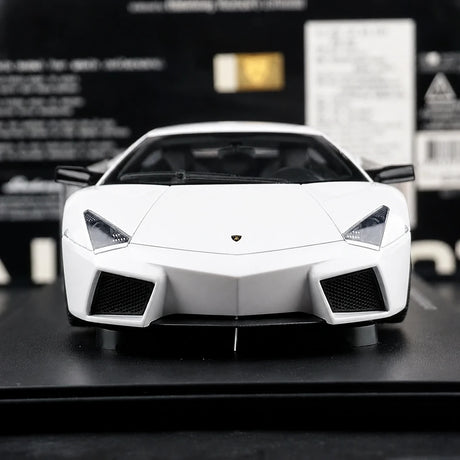 AutoArt Lamborghini 2008 Reventon White 1:18 – Keräilyesineitä valuvalumalleja
