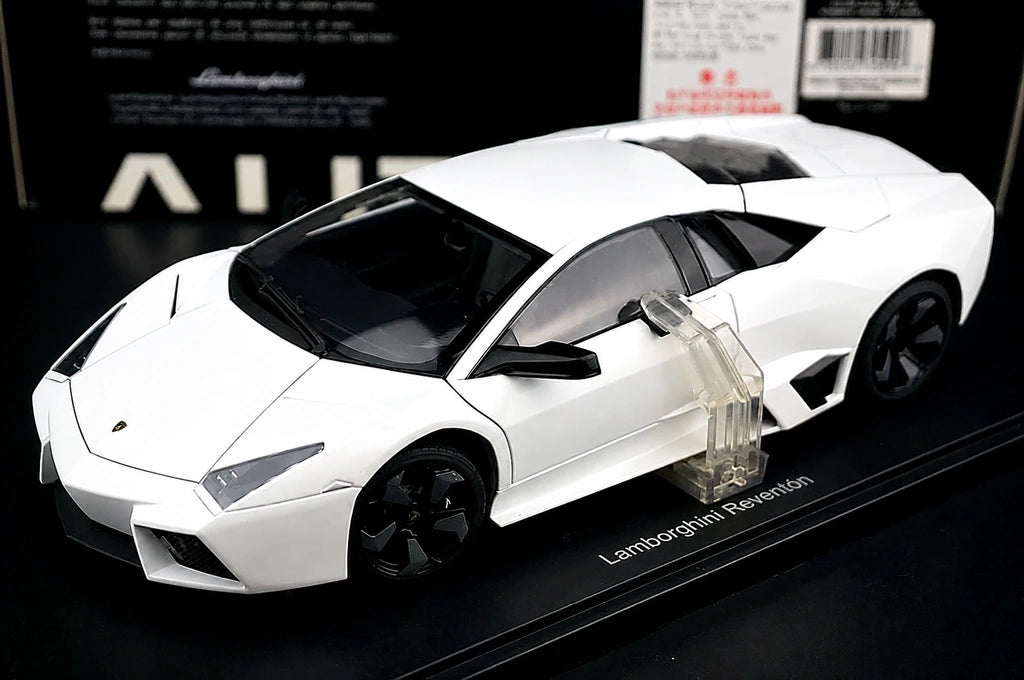 AutoArt Lamborghini 2008 Reventon White 1:18 – Collectible Diecast Model Die-Cast