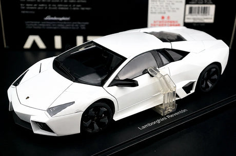 AutoArt Lamborghini 2008 Reventon White 1:18 – Keräilyesineitä valuvalumalleja