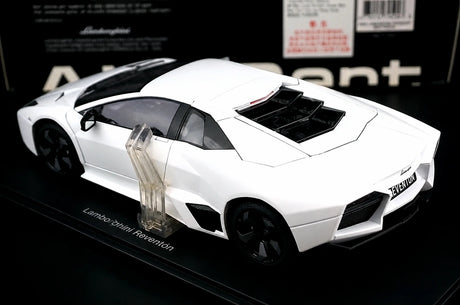 AutoArt Lamborghini 2008 Reventon White 1:18 – Keräilyesineitä valuvalumalleja
