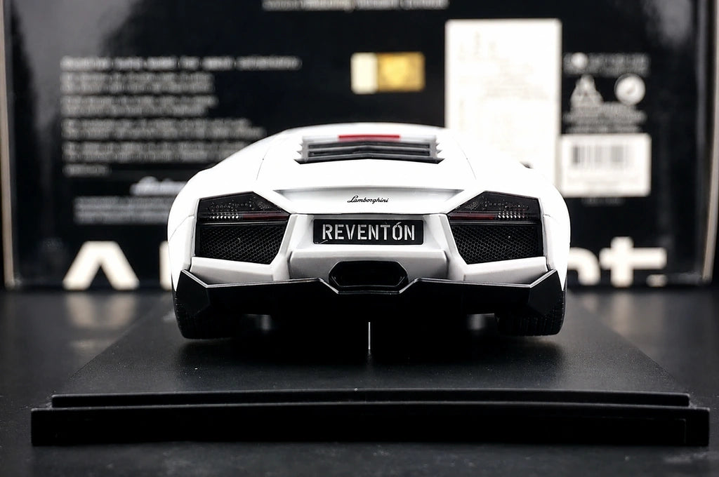 AutoArt Lamborghini 2008 Reventon White 1:18 – Collectible Diecast Model Die-Cast