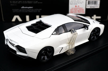 AutoArt Lamborghini 2008 Reventon White 1:18 – Keräilyesineitä valuvalumalleja
