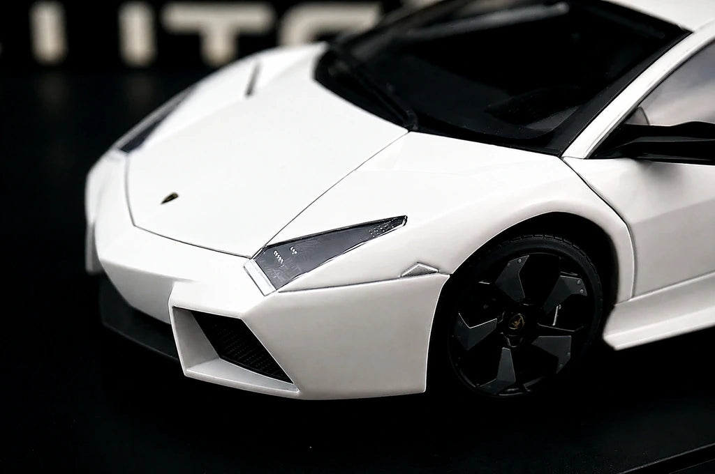 AutoArt Lamborghini 2008 Reventon White 1:18 – Collectible Diecast Model Die-Cast
