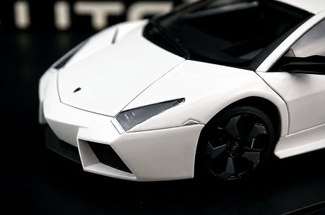 AutoArt Lamborghini 2008 Reventon White 1:18 – Keräilyesineitä valuvalumalleja
