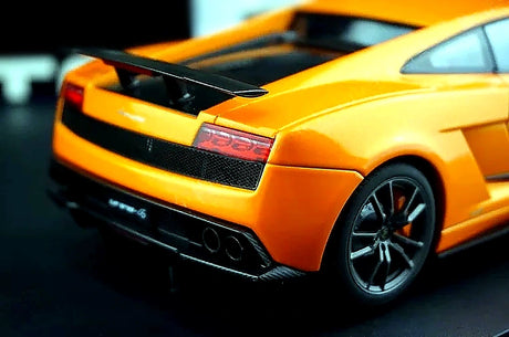 AutoArt Lamborghini 2010 Gallardo LP570-4 Superleggera Orange 1:18 – keräilyesineitä valuvalumallina