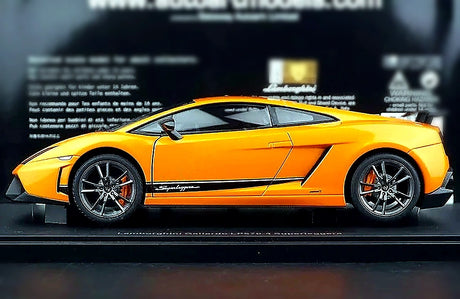 AutoArt Lamborghini 2010 Gallardo LP570-4 Superleggera Orange 1:18 – keräilyesineitä valuvalumallina