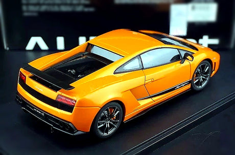 AutoArt Lamborghini 2010 Gallardo LP570-4 Superleggera Orange 1:18 – keräilyesineitä valuvalumallina