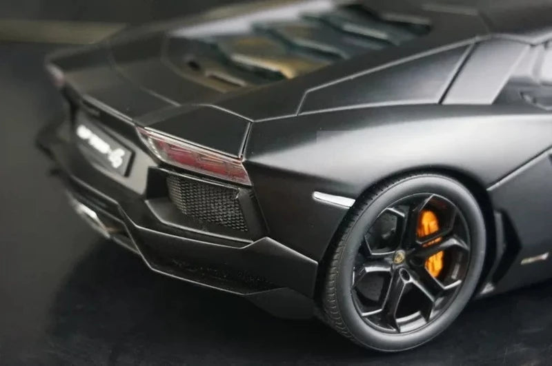 AutoArt Lamborghini 2011 Aventador LP700-4 Black 1:18 – Modèle moulé sous pression en métal de collection