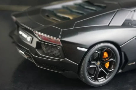 AutoArt Lamborghini 2011 Aventador LP700-4 Black 1:18 – Keräilyesineet valuvalumallit