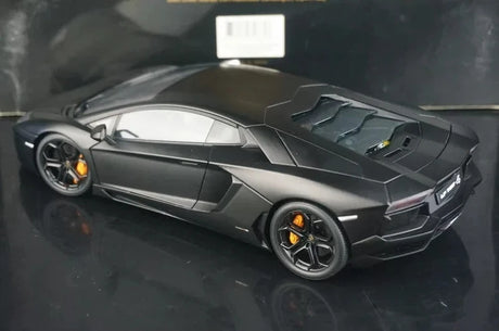 AutoArt Lamborghini 2011 Aventador LP700-4 Black 1:18 – Keräilyesineet valuvalumallit
