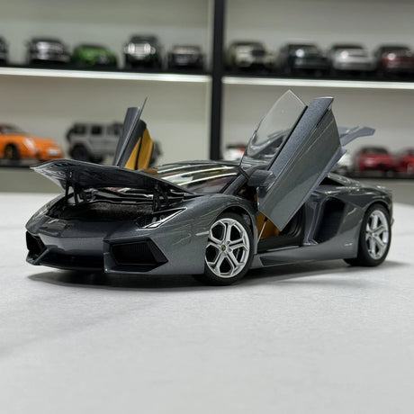 AutoArt Lamborghini 2011 Aventador LP700-4 Grey 1:18 – Keräilyesine valuvalumalli