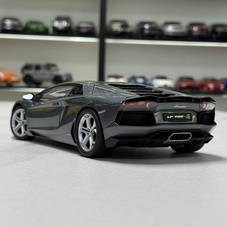 AutoArt Lamborghini 2011 Aventador LP700-4 Grey 1:18 – Keräilyesine valuvalumalli