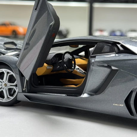 AutoArt Lamborghini 2011 Aventador LP700-4 Grey 1:18 – Keräilyesine valuvalumalli