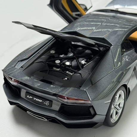 AutoArt Lamborghini 2011 Aventador LP700-4 Grey 1:18 – Keräilyesine valuvalumalli