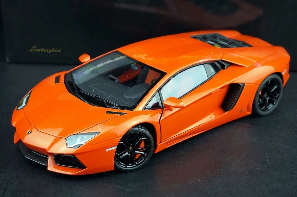 AutoArt Lamborghini 2011 Aventador LP700-4 Orange 1:18 – Modello da collezione pressofuso