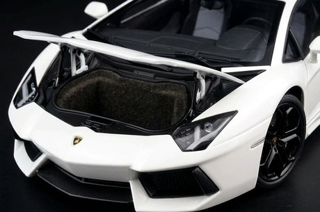 AutoArt Lamborghini 2011 Aventador LP700-4 White 1:18 – Keräilyesineet valuvalumallit