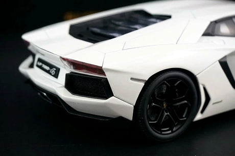 AutoArt Lamborghini 2011 Aventador LP700-4 White 1:18 – Keräilyesineet valuvalumallit