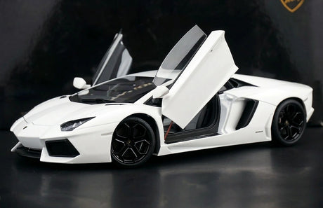 AutoArt Lamborghini 2011 Aventador LP700-4 White 1:18 – Keräilyesineet valuvalumallit