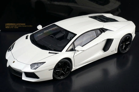 AutoArt Lamborghini 2011 Aventador LP700-4 White 1:18 – Keräilyesineet valuvalumallit