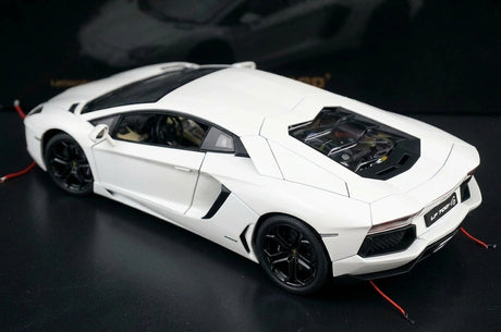 AutoArt Lamborghini 2011 Aventador LP700-4 White 1:18 – Keräilyesineet valuvalumallit