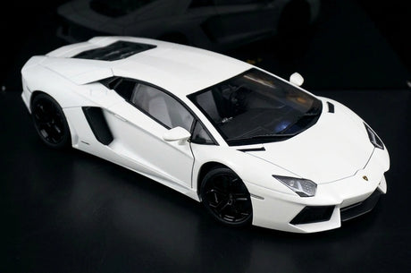 AutoArt Lamborghini 2011 Aventador LP700-4 White 1:18 – Keräilyesineet valuvalumallit
