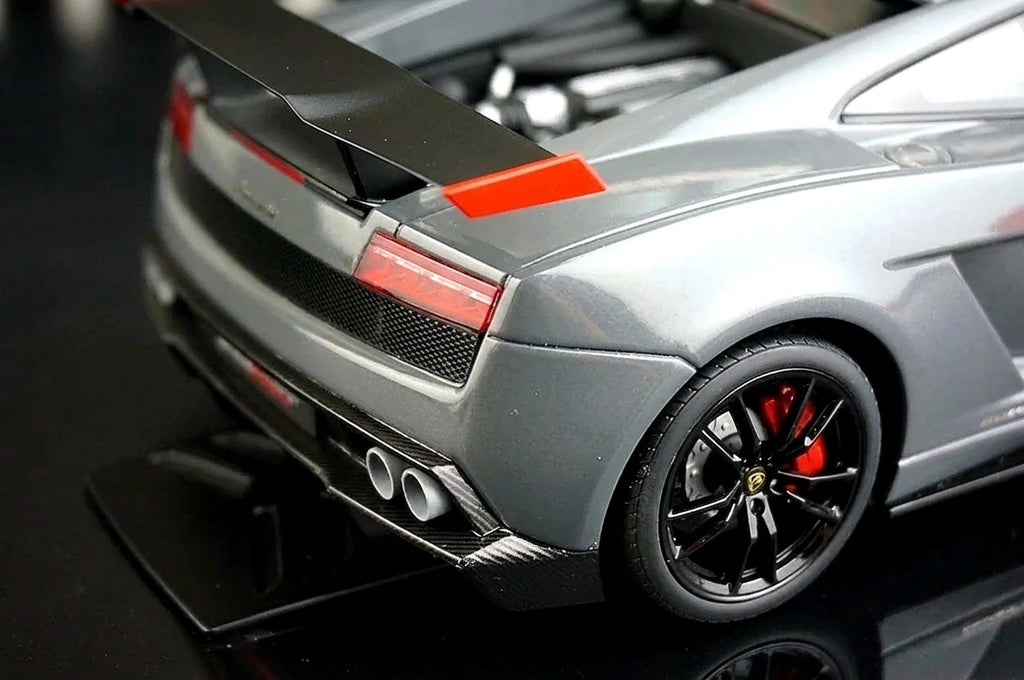 AutoArt Lamborghini 2011 Gallardo LP570-4 سوبر تروفيو سترادالي رمادي 1:18 – نموذج معدني قابل للجمع مصبوب، مصبوب.