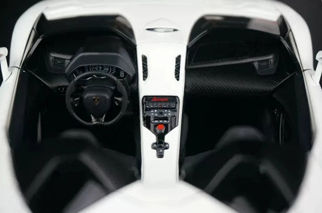 AutoArt Lamborghini 2012 Aventador J White 1:18 – Keräilyesineitä valuvalumallina
