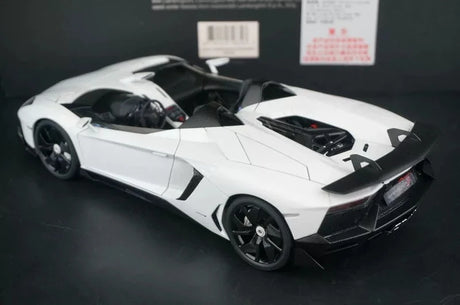 AutoArt Lamborghini 2012 Aventador J White 1:18 – Keräilyesineitä valuvalumallina