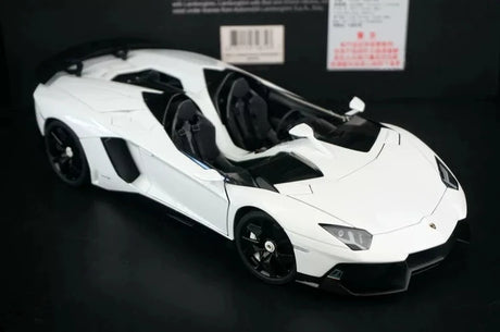 AutoArt Lamborghini 2012 Aventador J White 1:18 – Keräilyesineitä valuvalumallina