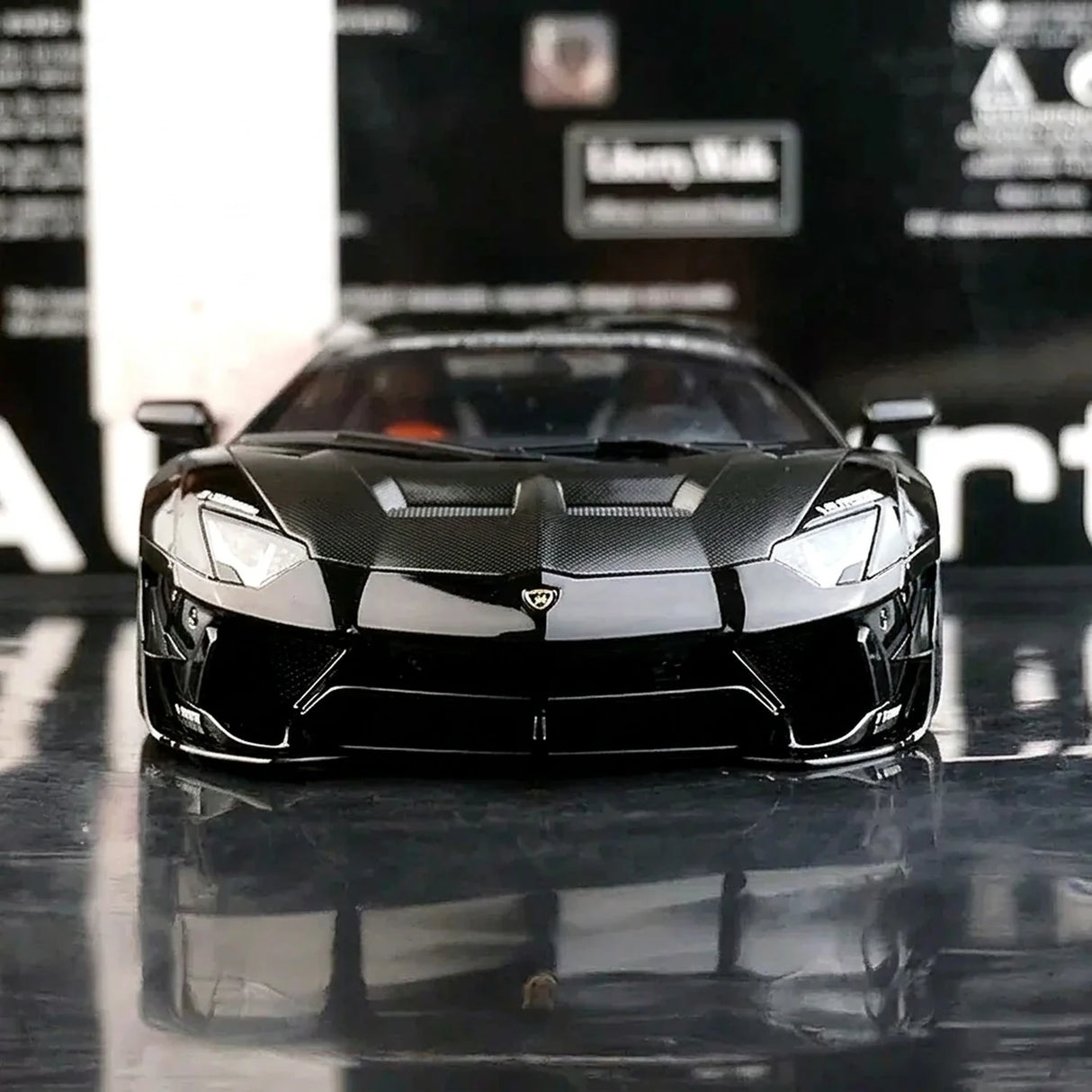 AutoArt Lamborghini 2012 Aventador LP700-4 LB-ووركس بلاك 1:18 – نموذج معدني قابل للجمع من القالب المصبوب