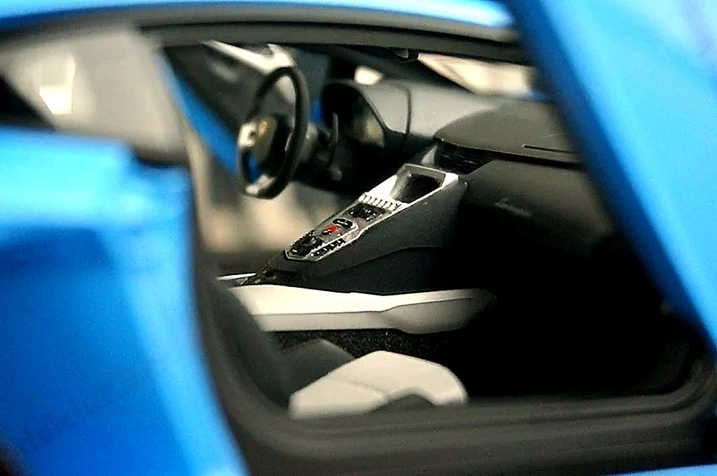 AutoArt Lamborghini 2012 Aventador LP700-4 LB-ووركس بلو 1:18 – نموذج معدني قابل للجمع من القالب المصبوب