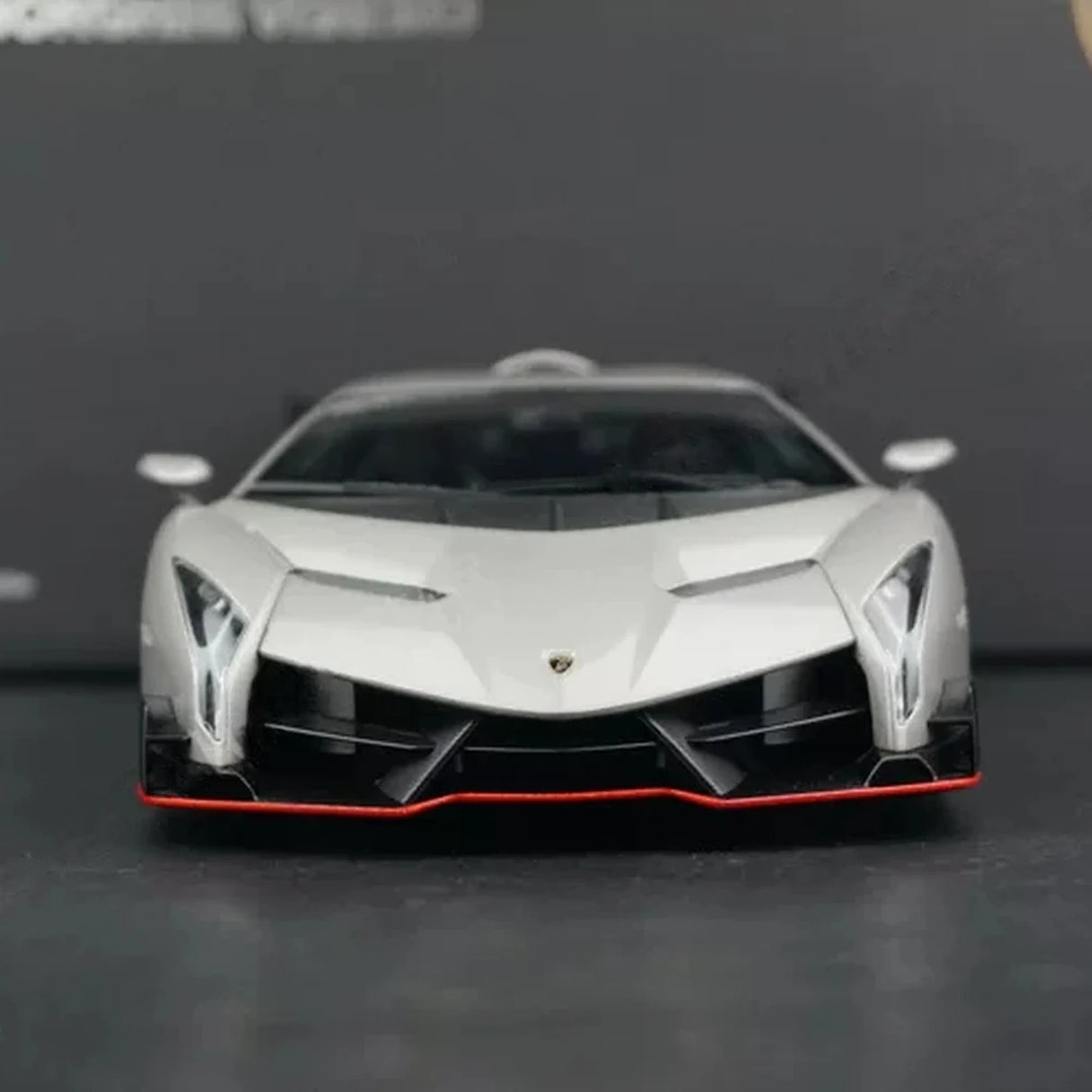AutoArt Lamborghini 2013 Veneno Bianco Isis 1:18 – Modello da collezione pressofuso