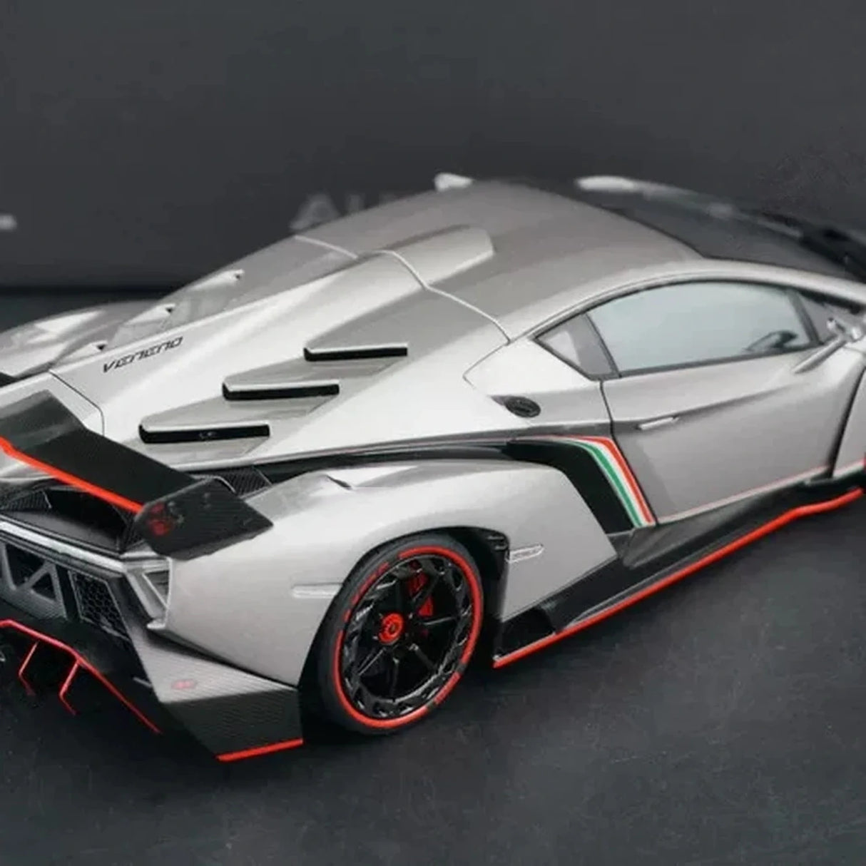 AutoArt Lamborghini 2013 Veneno Bianco Isis 1:18 – Modello da collezione pressofuso