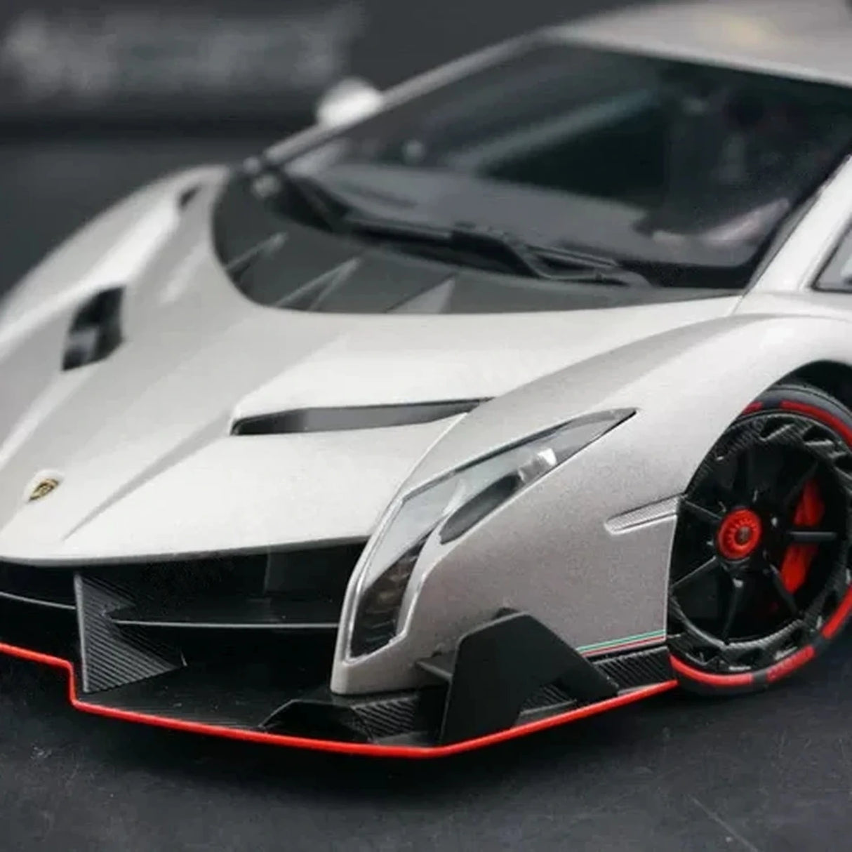 AutoArt Lamborghini 2013 Veneno Bianco Isis 1:18 – Modello da collezione pressofuso