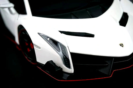 AutoArt Lamborghini 2013 فينينو وايت 1:18 – نموذج معدني قابل للجمع من القالب المصبوب.