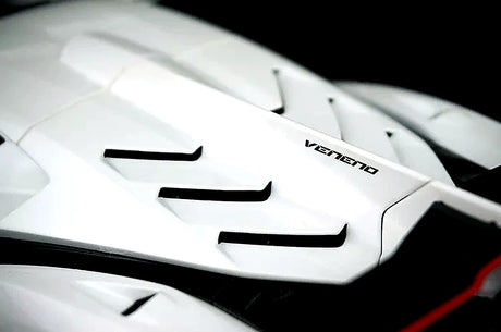 AutoArt Lamborghini 2013 فينينو وايت 1:18 – نموذج معدني قابل للجمع من القالب المصبوب.