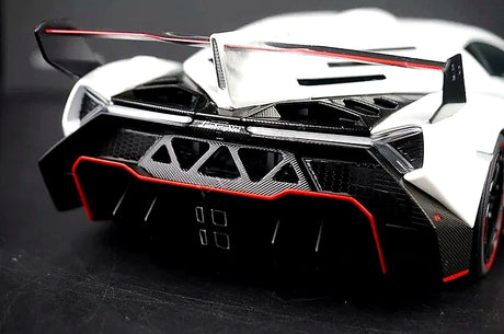 AutoArt Lamborghini 2013 فينينو وايت 1:18 – نموذج معدني قابل للجمع من القالب المصبوب.