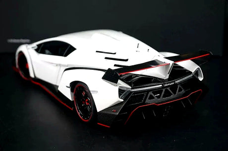 AutoArt Lamborghini 2013 فينينو وايت 1:18 – نموذج معدني قابل للجمع من القالب المصبوب.