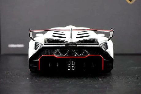 AutoArt Lamborghini 2013 فينينو وايت 1:18 – نموذج معدني قابل للجمع من القالب المصبوب.