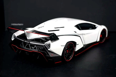 AutoArt Lamborghini 2013 فينينو وايت 1:18 – نموذج معدني قابل للجمع من القالب المصبوب.