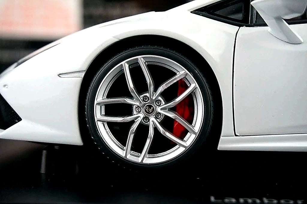 AutoArt Lamborghini 2014 هوراكان LP610-4 وايت 1:18 – نموذج معدني قابل للجمع من القالب المصبوب