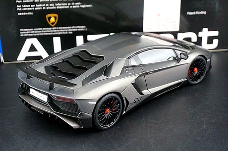 AutoArt Lamborghini 2015 Aventador LP750-4 SV رمادي 1:18 – نماذج معدنية قابلة للجمع من القالب المصبوب