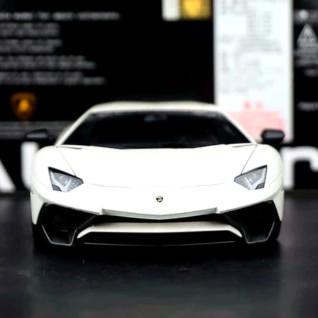 AutoArt Lamborghini 2015 Aventador LP750-4 SV وايت 1:18 – نموذج معدني قابل للجمع